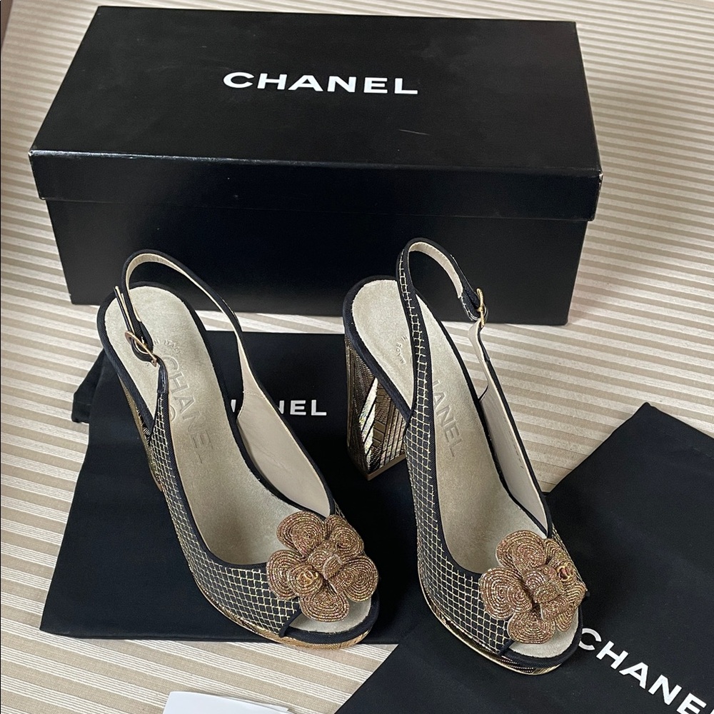 CHANEL Camellia Gold Flower Black 35 / 5 B  slingback heels - Picture 3 of 17